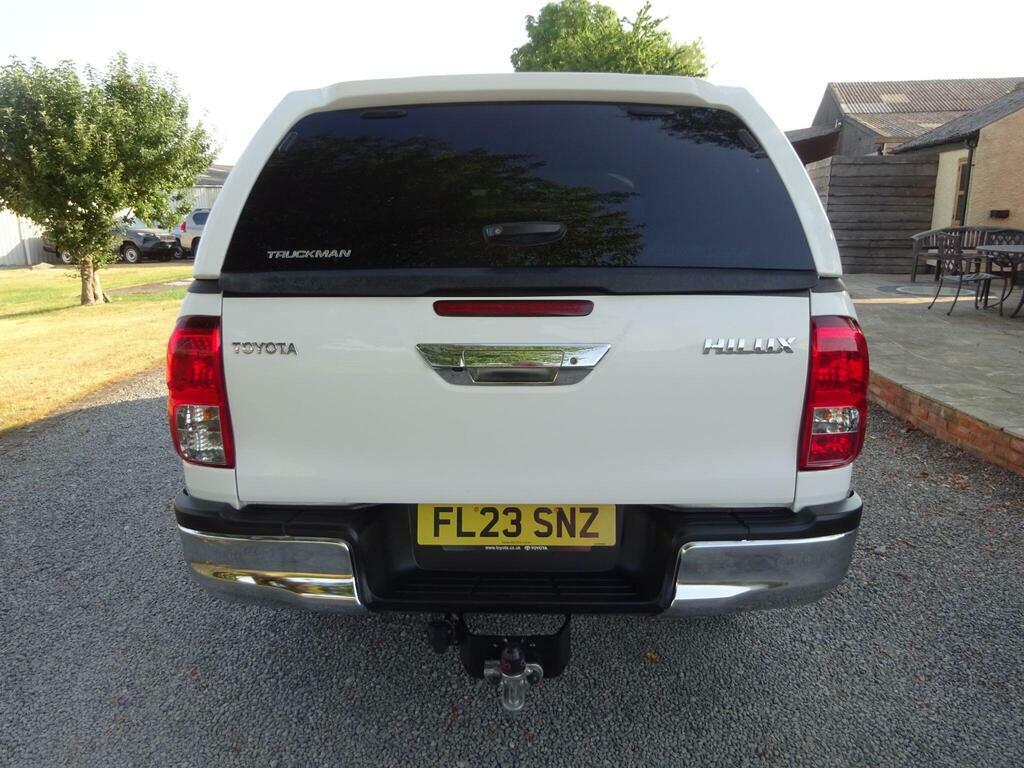 Toyota HILUX 2.4 D-4d Icon Pickup Double Cab White #5