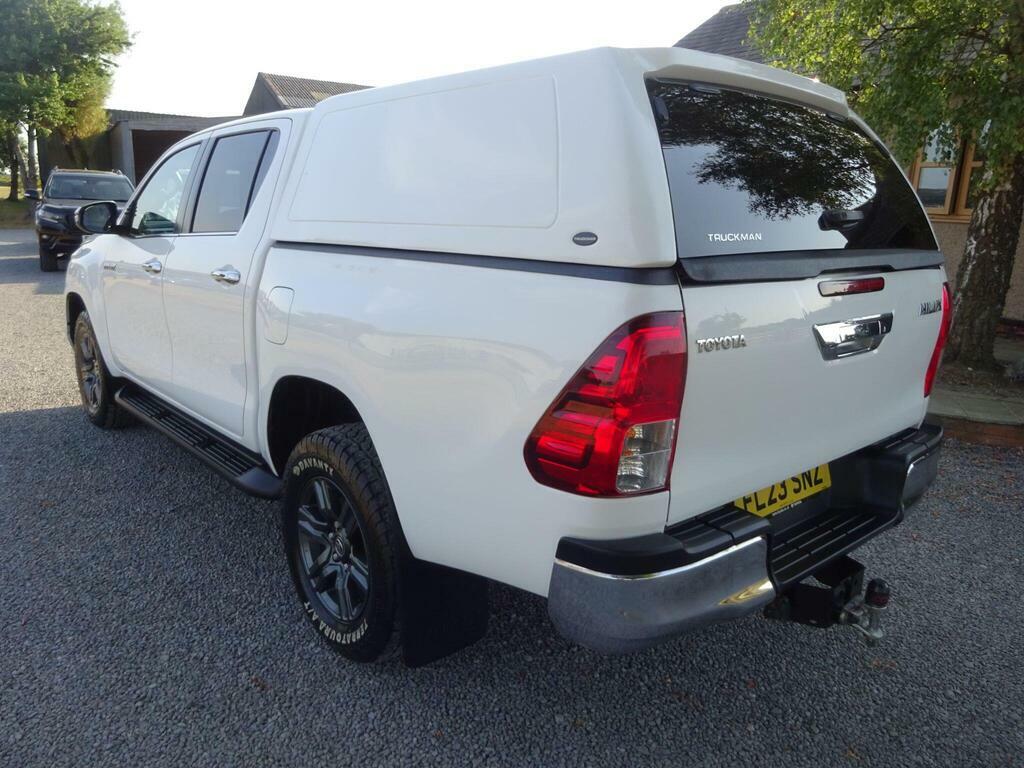 Toyota HILUX 2.4 D-4d Icon Pickup Double Cab White #6