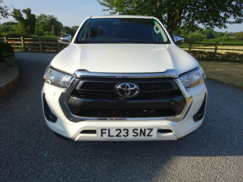 Toyota HILUX 2.4 D-4d Icon Pickup Double Cab White #2