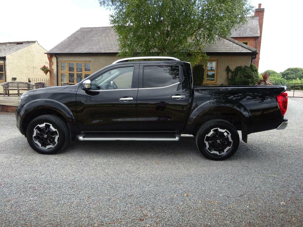 Nissan Navara Diesel Black #7