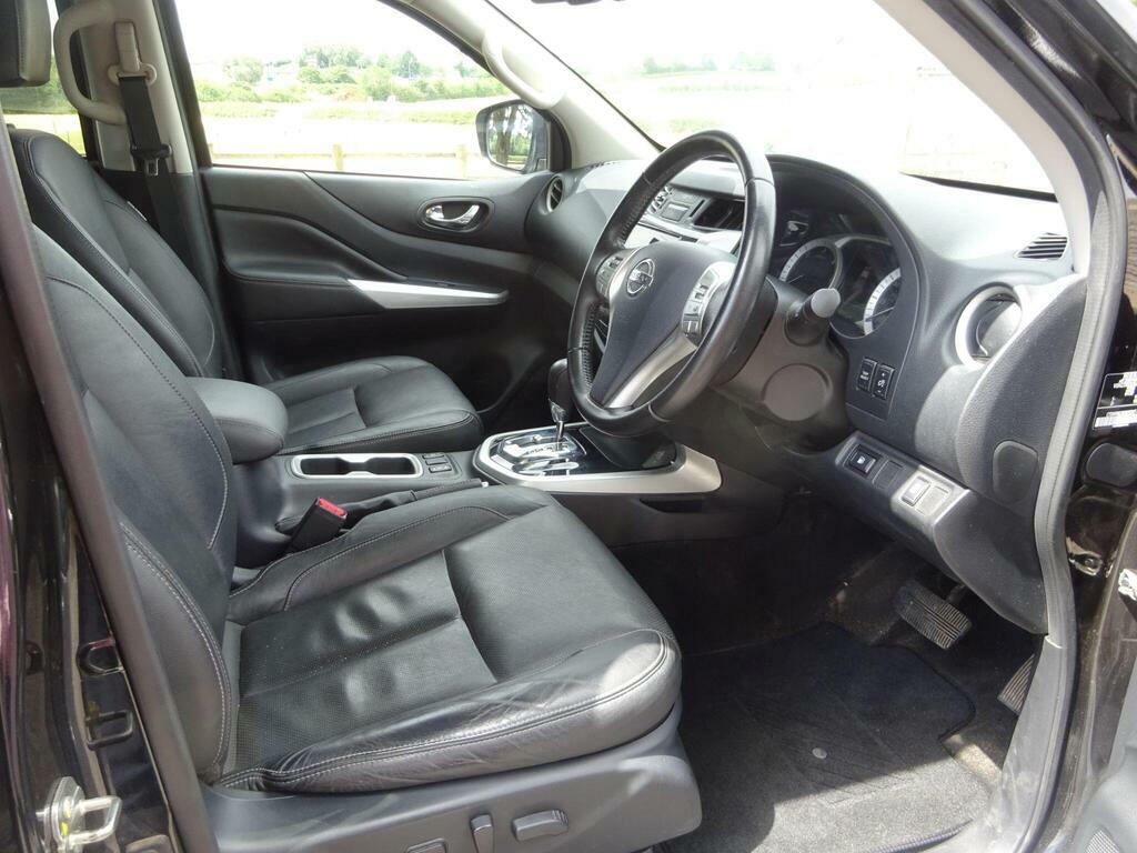 Nissan Navara Diesel Black #11