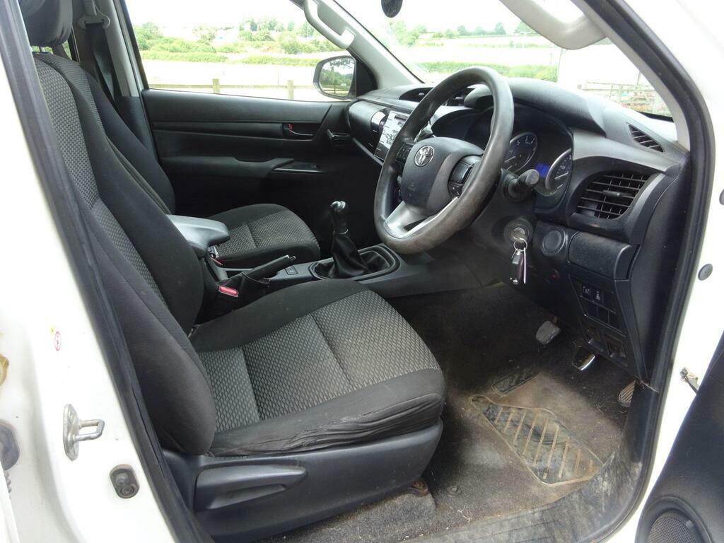 Toyota HILUX 3.0 D-4d Invincible X Pickup Double Cab Grey #11