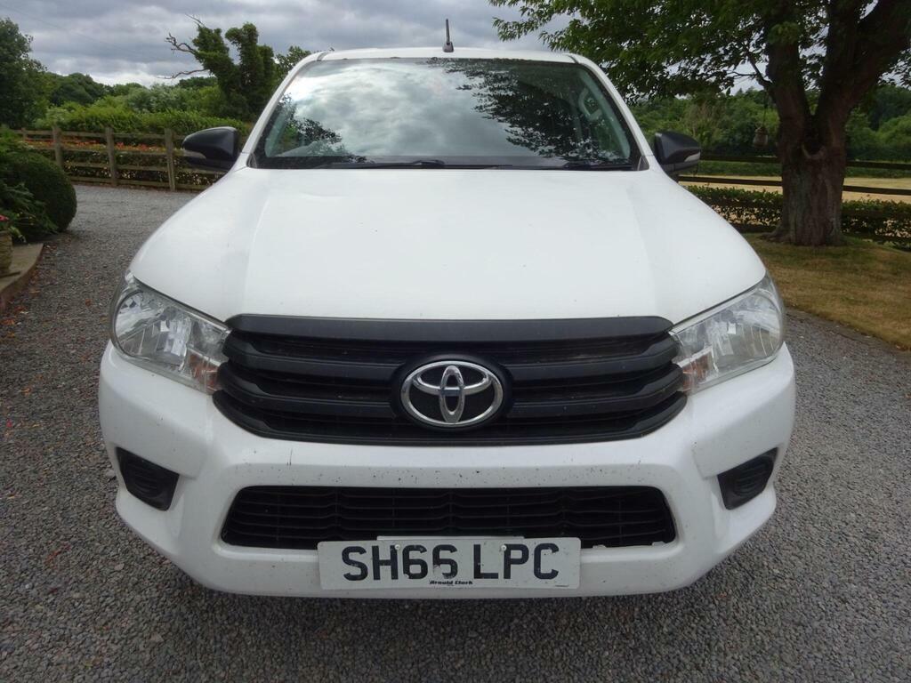 Toyota HILUX 2.4 D-4d Active Pickup Double Cab White #2