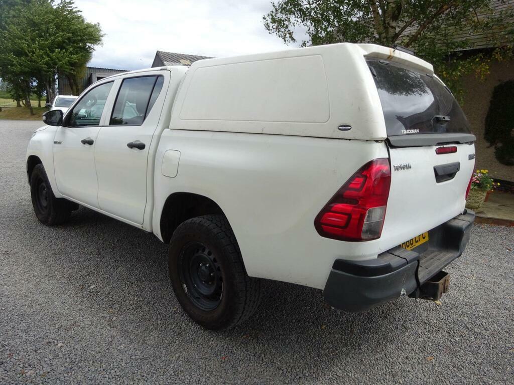 Toyota HILUX 2.4 D-4d Active Pickup Double Cab White #6