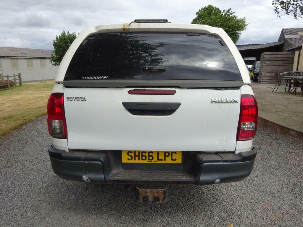 Toyota HILUX 2.4 D-4d Active Pickup Double Cab White #5
