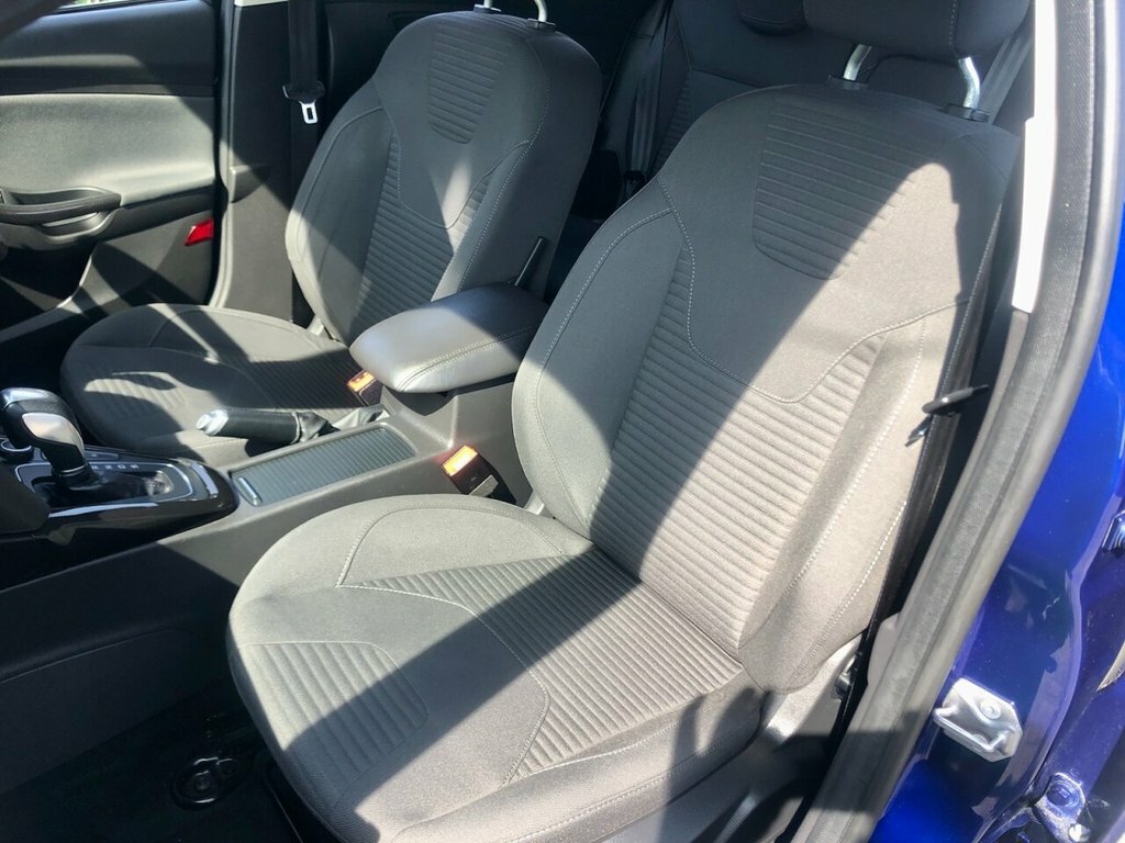 Ford Focus 1L Titanium MD65CPN Blue #6