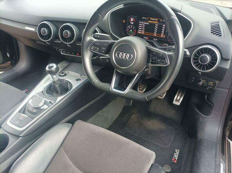 Audi TT 2.0 Tdi Ultra Sport Black #4