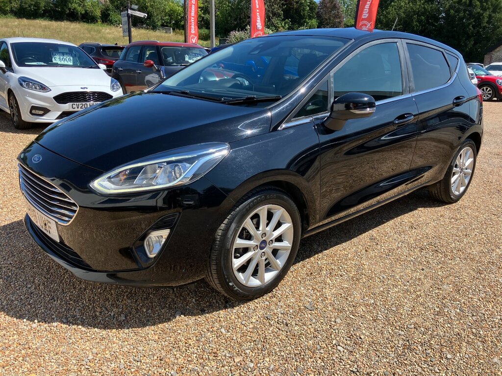 Ford Fiesta 1.0 Titanium. Fresh Cambelt Service. High Spec Black