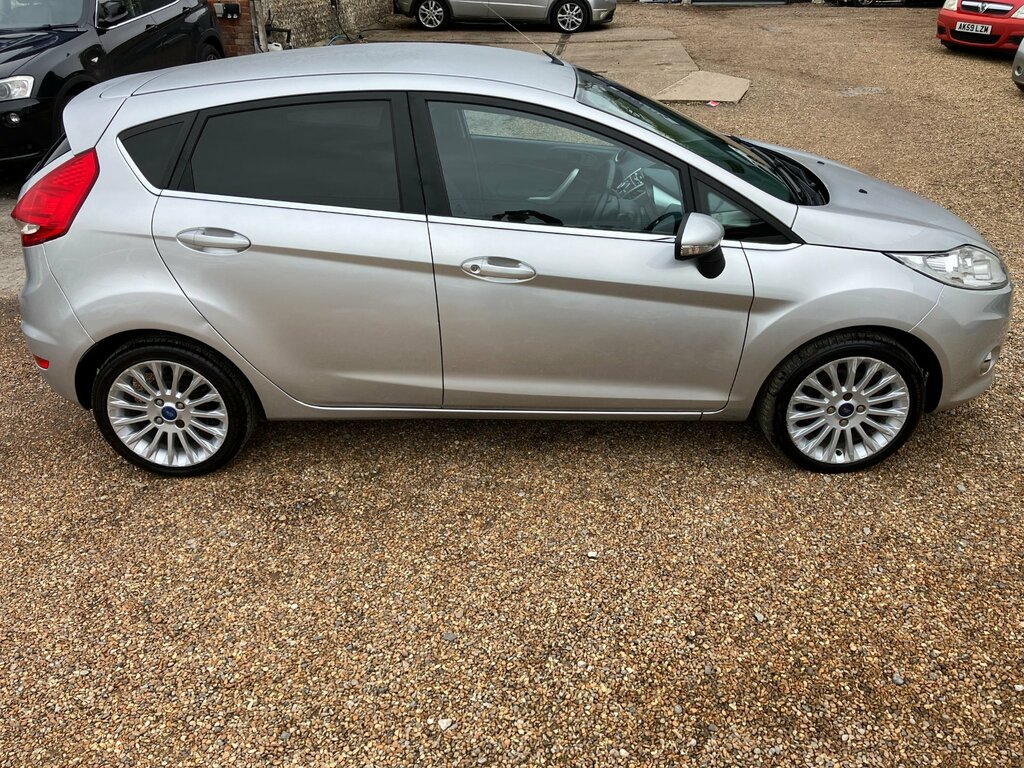Ford Fiesta 1.4 Titanium. Rare 5Dr. Cambelt Silver #3
