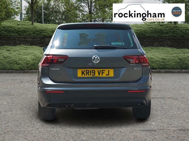 Volkswagen Tiguan Automatic KR19VFJ Grey #4