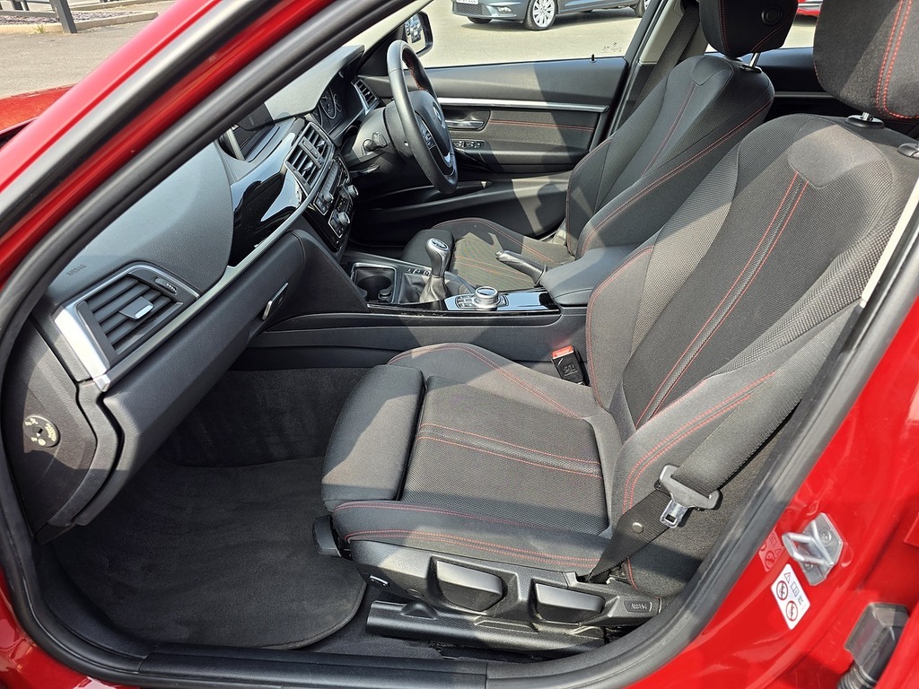 BMW 3 Series 318I Sport Red #4