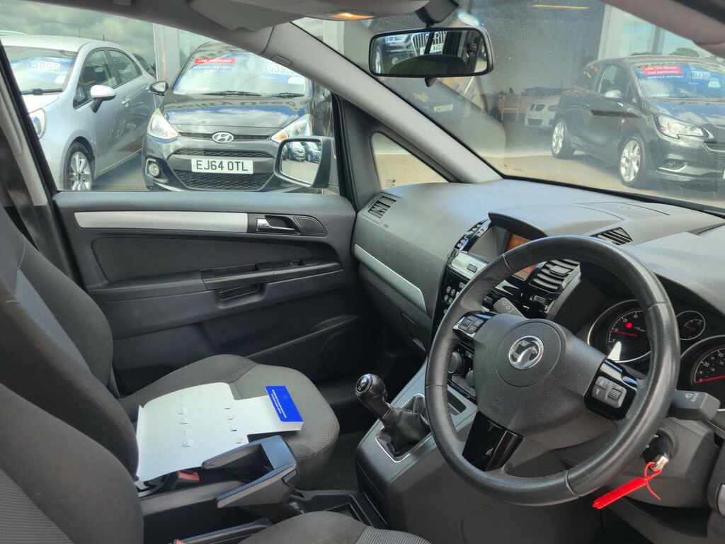 Vauxhall Zafira 16V Exclusiv Euro 5 Red #18