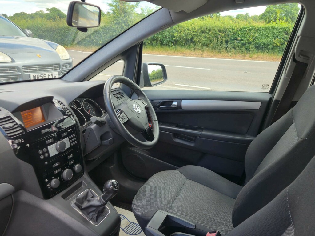 Vauxhall Zafira 16V Exclusiv Euro 5 Red #30