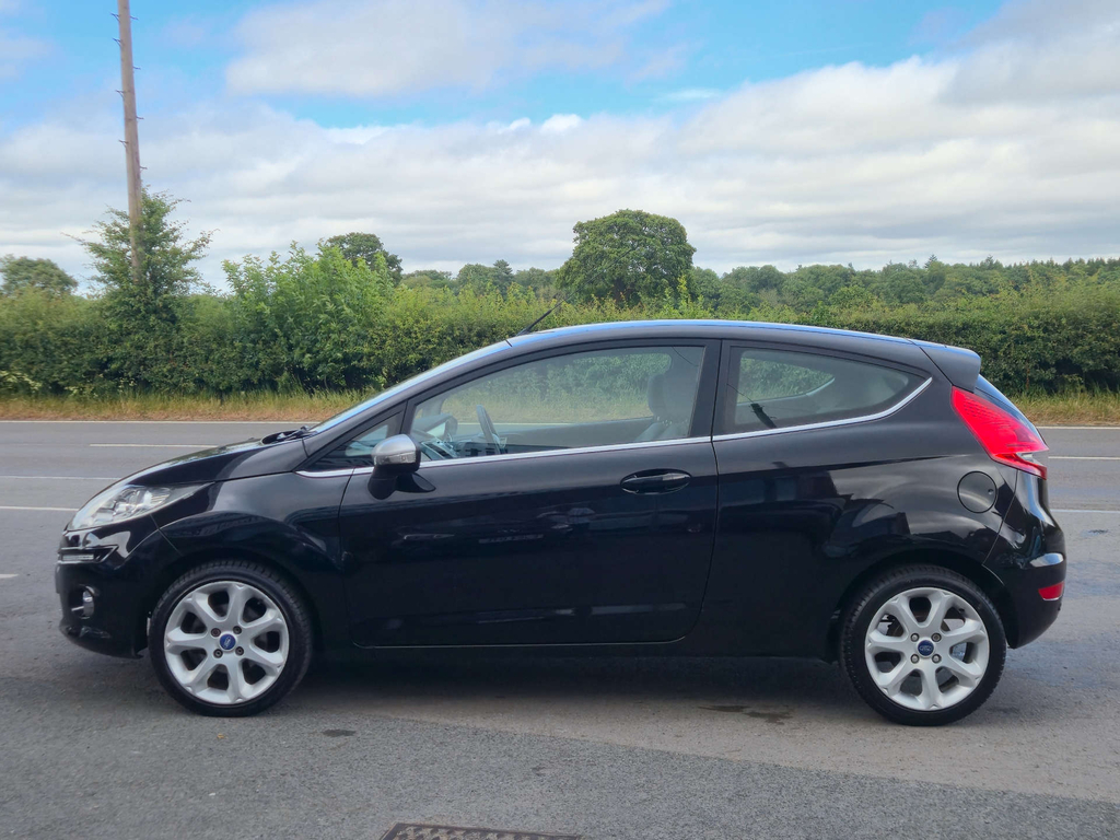 Ford Fiesta Centura Black #3