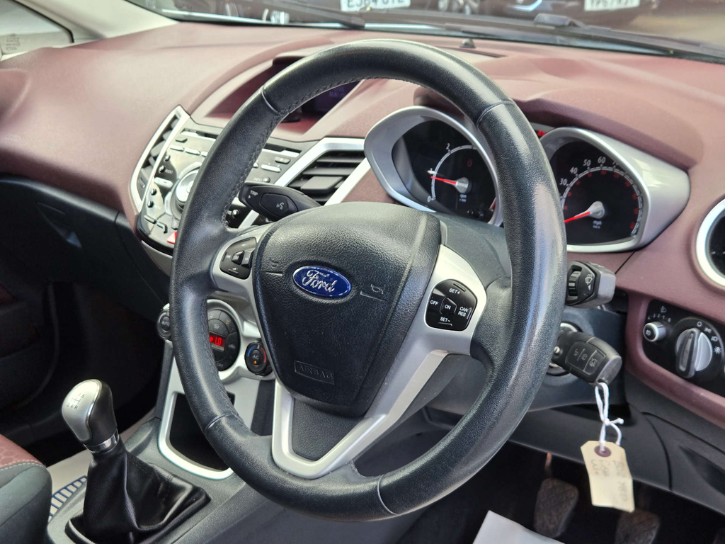 Ford Fiesta 1.4 Zetec Hatchback 133 G Km 94 Black #18