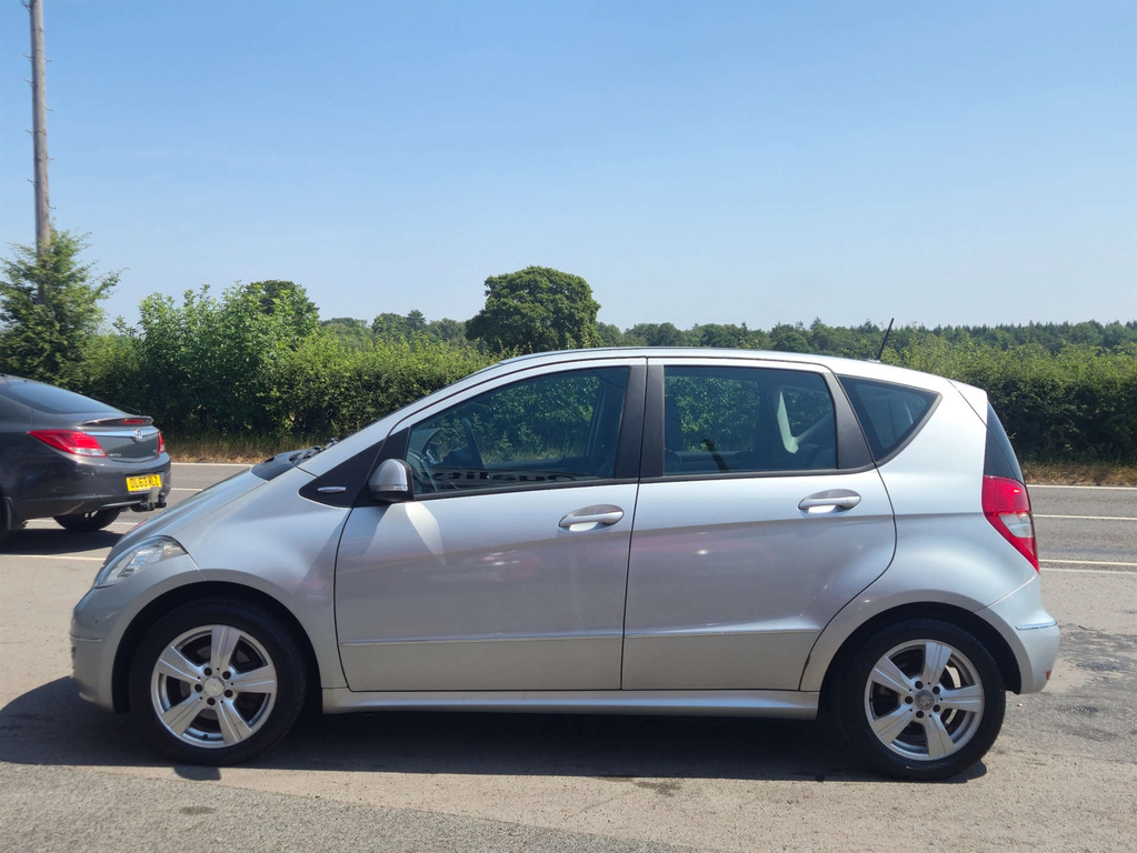 Mercedes-Benz A Class Avantgarde Se Cvt  #3