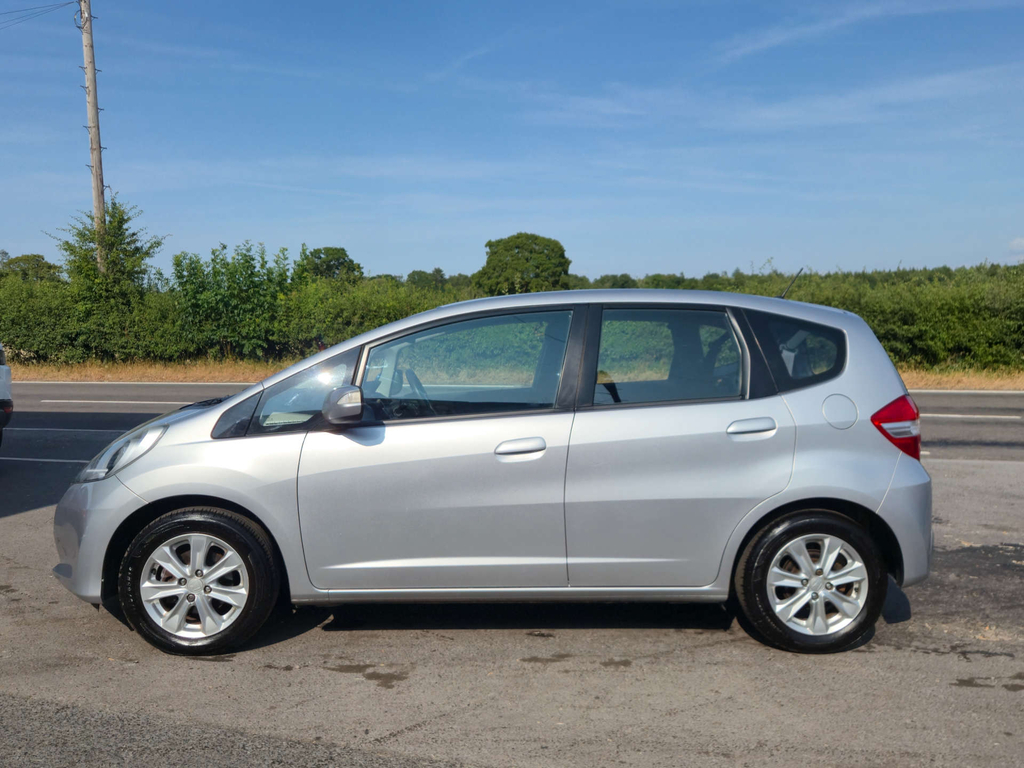 Honda Jazz I-vtec Es Cvt  #3