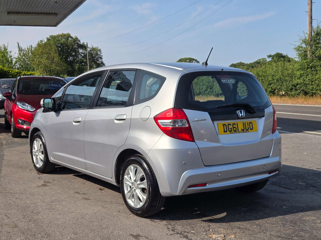 Honda Jazz I-vtec Es Cvt  #4