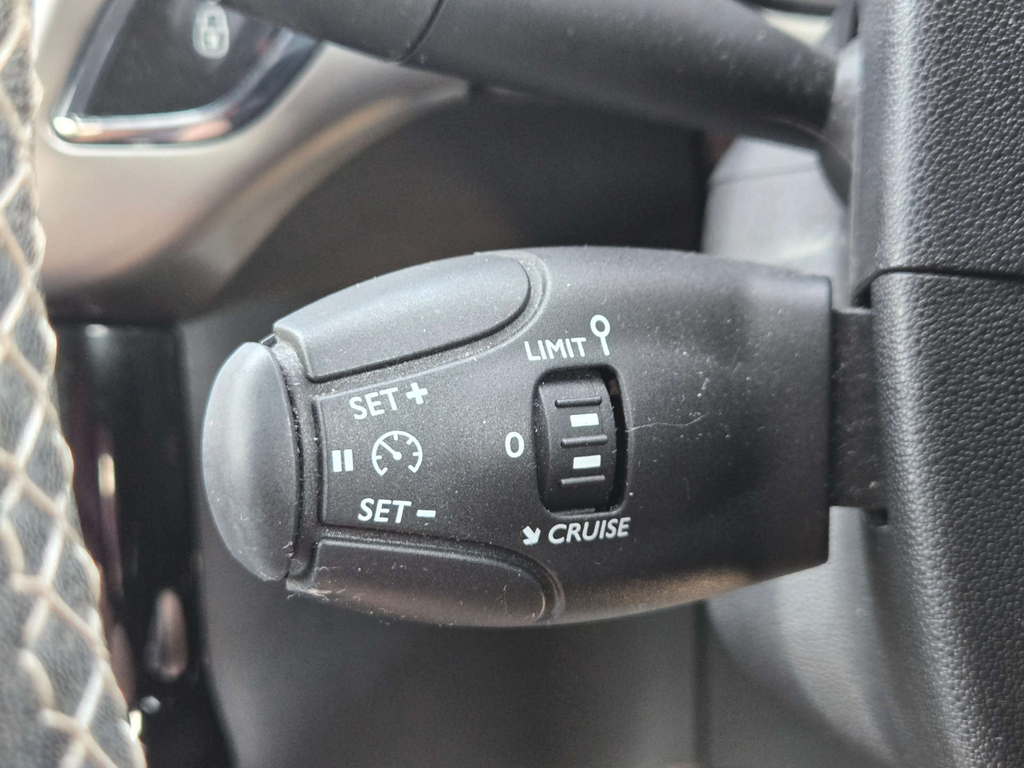 DS DS 3 Hatchback 1.6 Bluehdi Connected Chic Euro 6 Ss Black #28