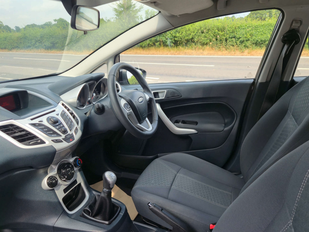 Ford Fiesta Hatchback 1.4 Titanium 201212 Blue #30