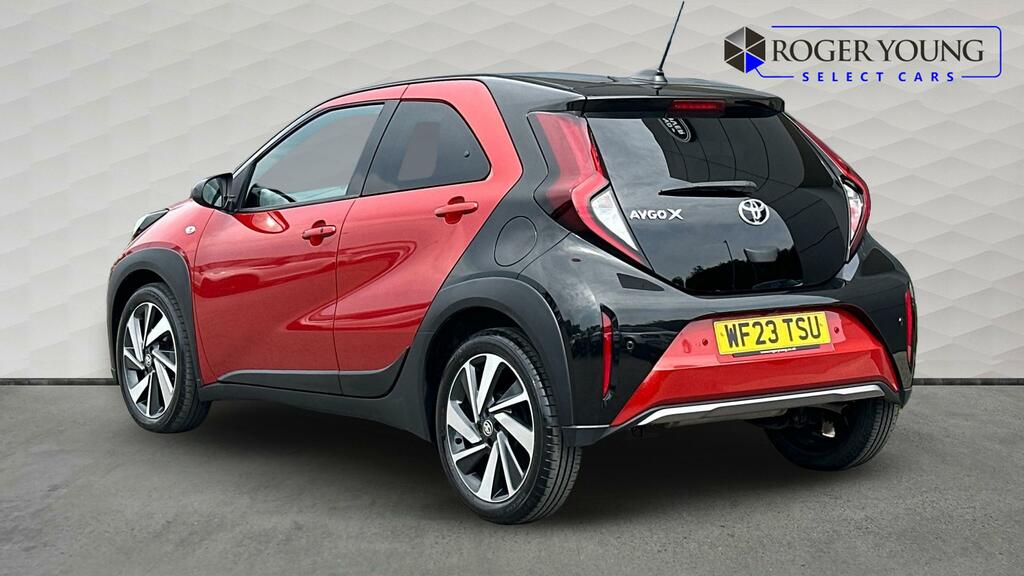 Toyota Aygo X 1.0 Vvt-i Exclusive Red #2