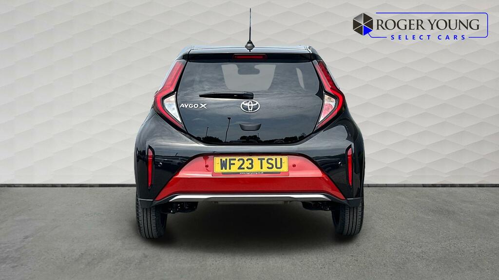 Toyota Aygo X 1.0 Vvt-i Exclusive Red #6
