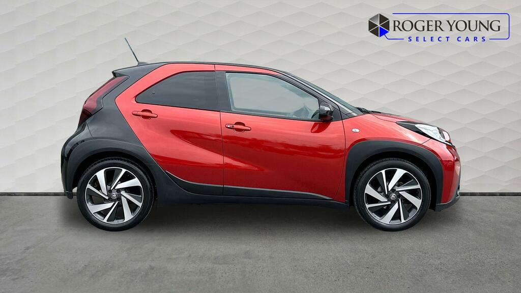 Toyota Aygo X 1.0 Vvt-i Exclusive Red #5