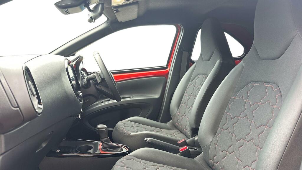 Toyota Aygo X 1.0 Vvt-i Exclusive Red #3