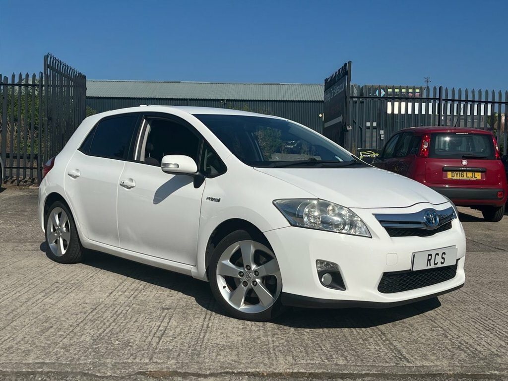 Toyota Auris 1.8L T Spirit White
