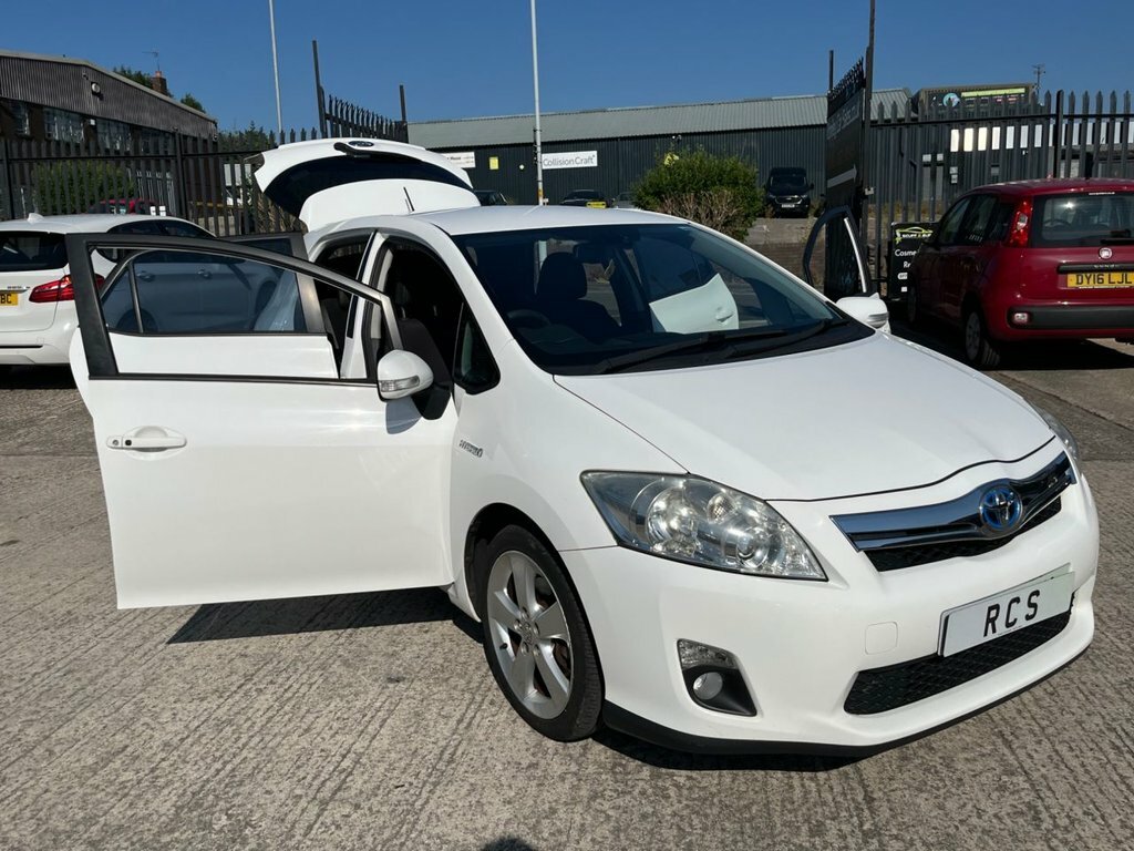 Toyota Auris Hatchback White #34