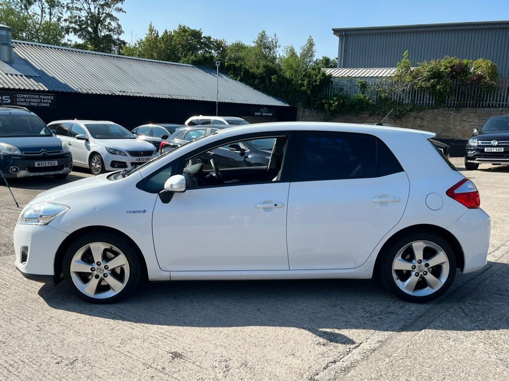 Toyota Auris Hatchback White #7