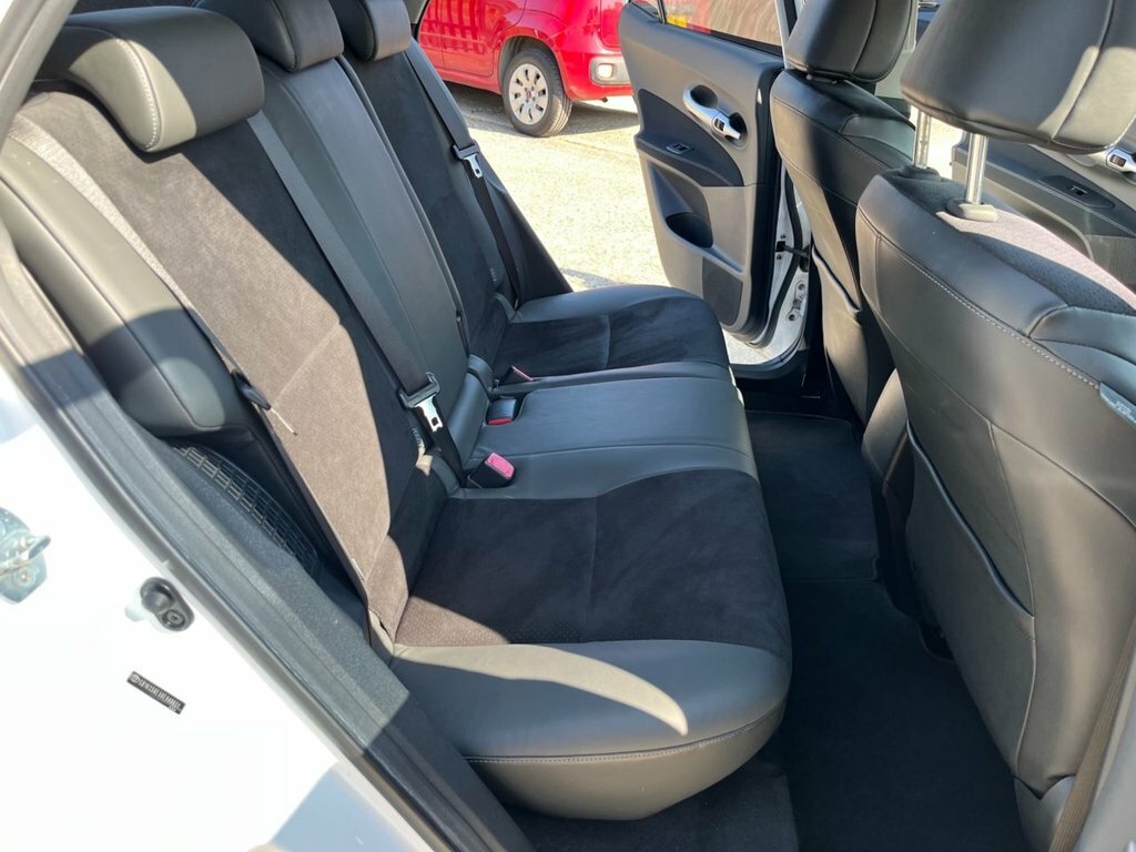Toyota Auris Hatchback White #21