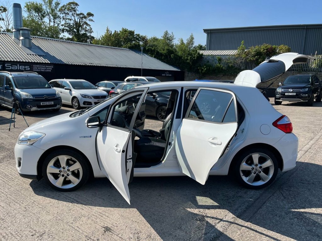 Toyota Auris Hatchback White #37