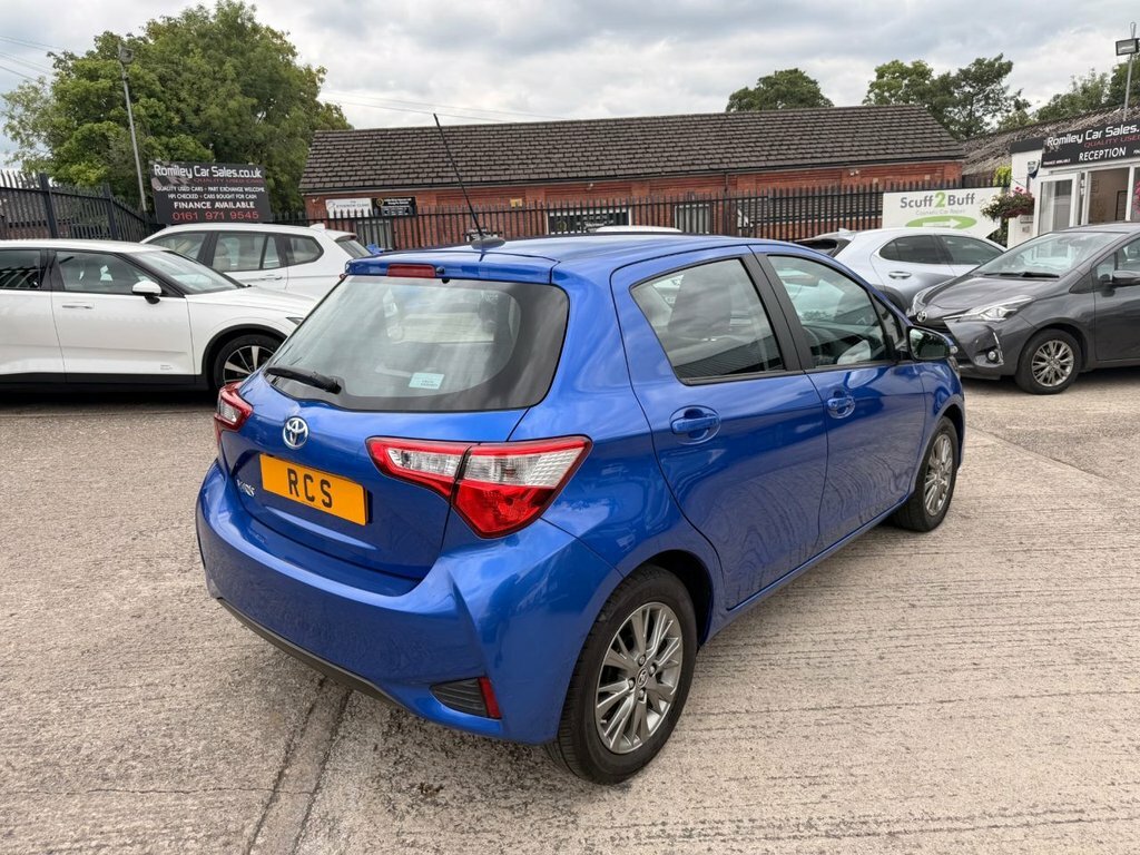 Toyota Yaris Hatchback Blue #2
