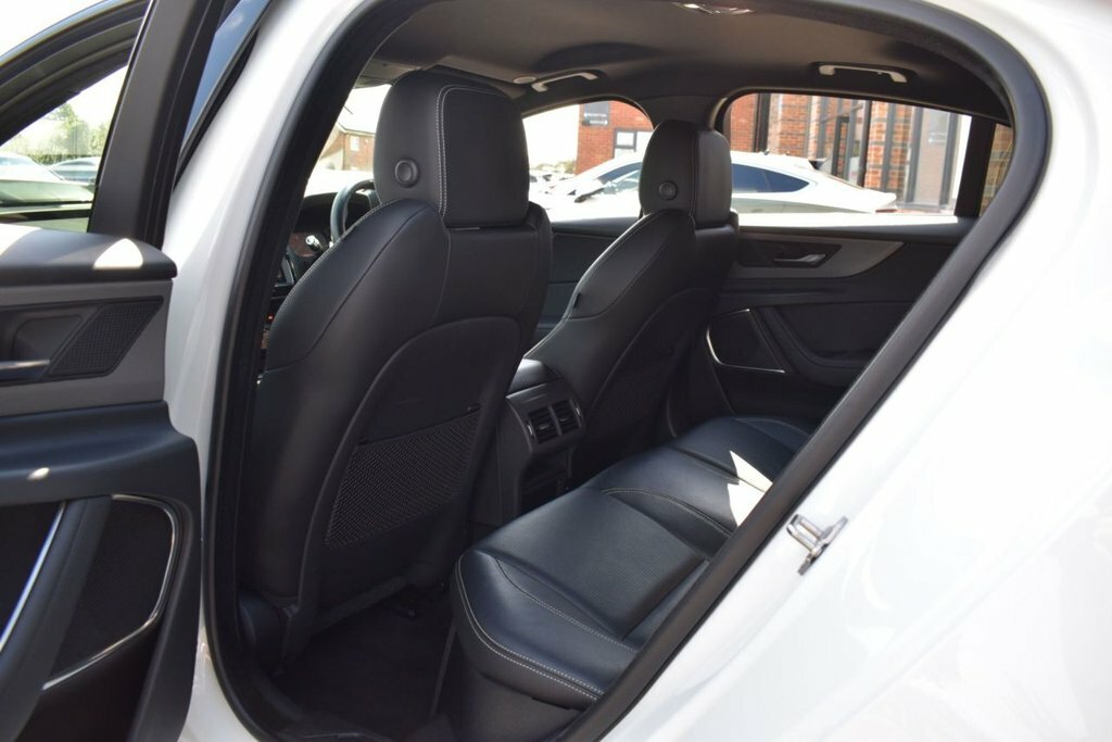 Jaguar XE 2.0I R-dynamic Black Saloon Euro 6 Black #27