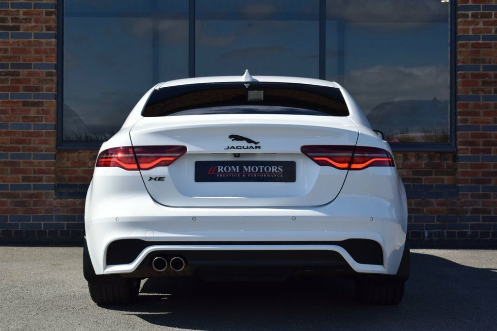 Jaguar XE 2.0I R-dynamic Black Saloon Euro 6 Black #40