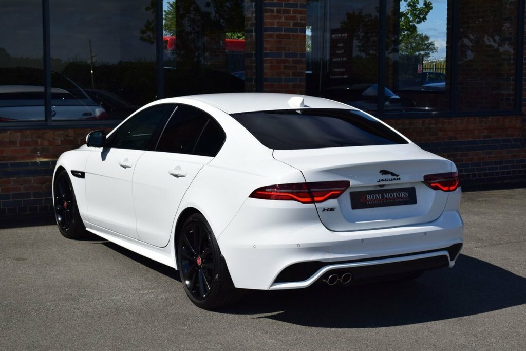 Jaguar XE 2.0I R-dynamic Black Saloon Euro 6 Black #38