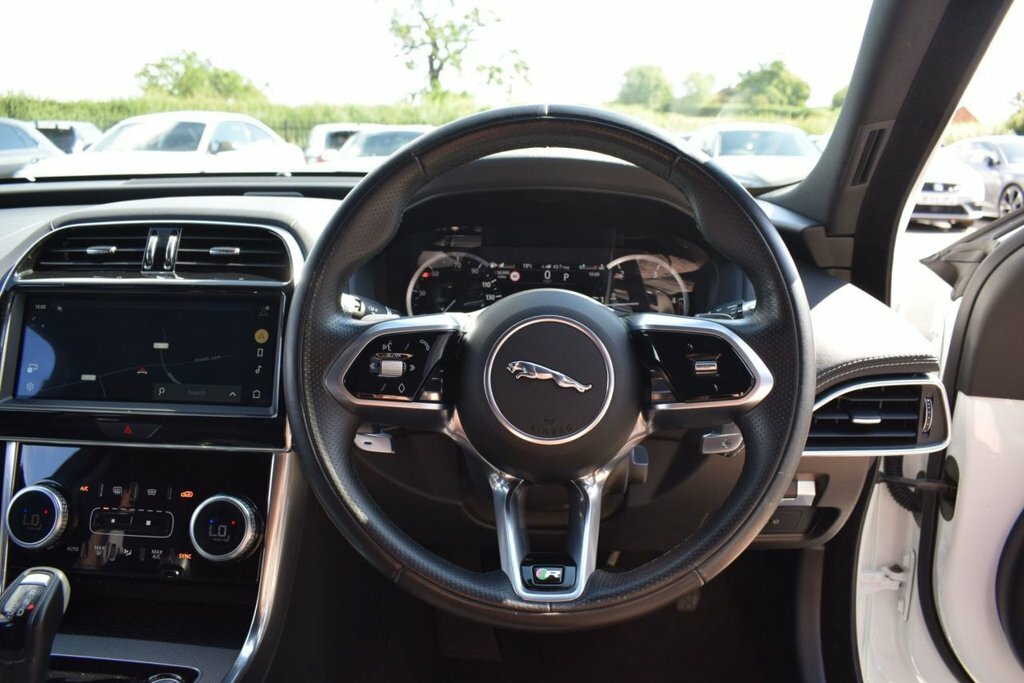 Jaguar XE 2.0I R-dynamic Black Saloon Euro 6 Black #10