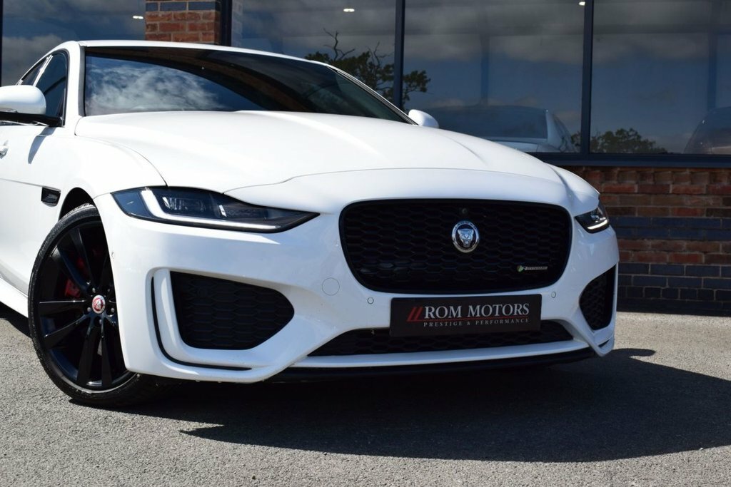 Jaguar XE 2.0I R-dynamic Black Saloon Euro 6 Black #45
