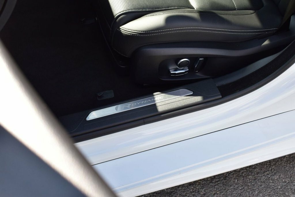Jaguar XE 2.0I R-dynamic Black Saloon Euro 6 Black #30