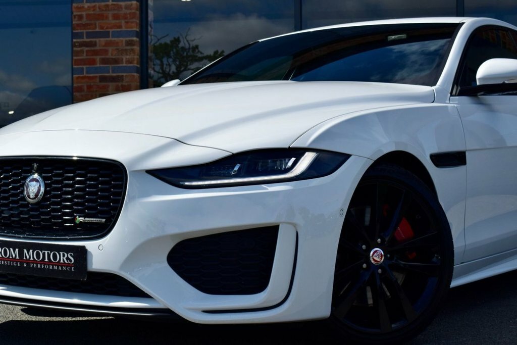 Jaguar XE 2.0I R-dynamic Black Saloon Euro 6 Black #35