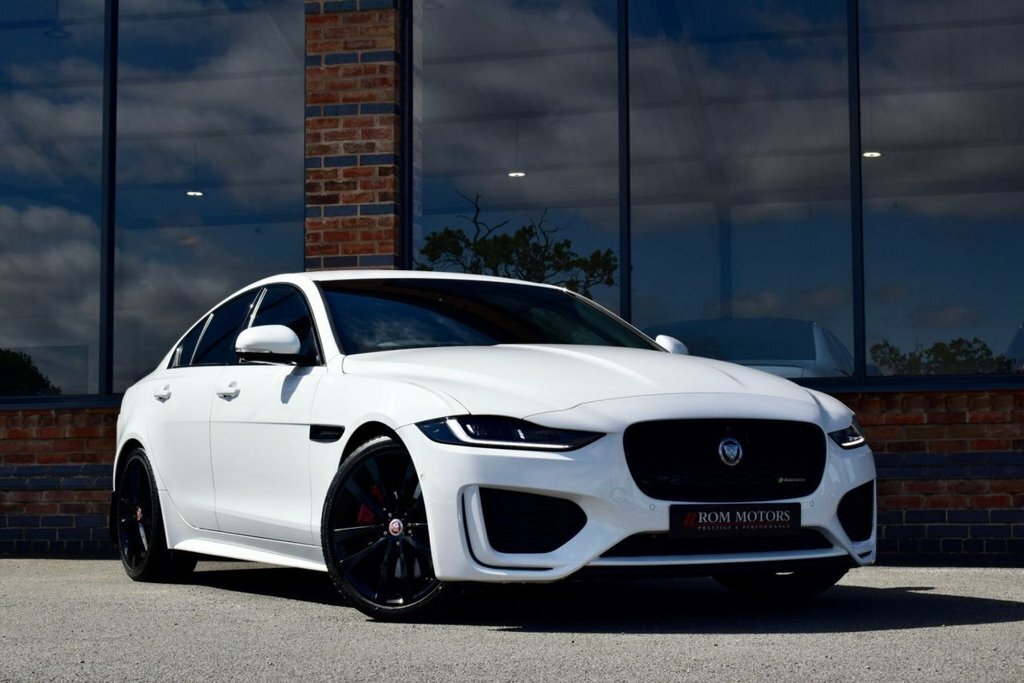 Jaguar XE 2.0I R-dynamic Black Saloon Euro 6 Black #41