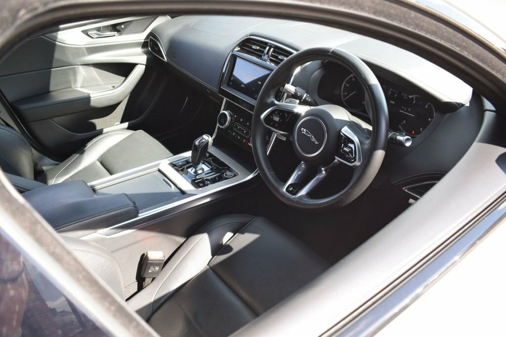 Jaguar XE 2L R-dynamic S White #3