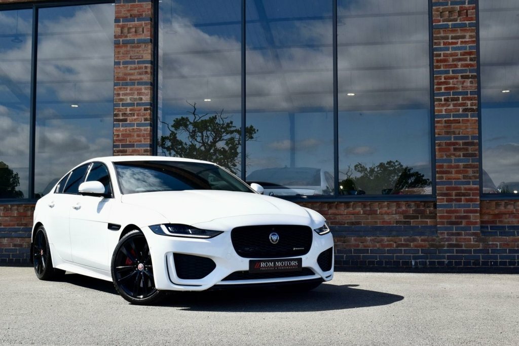 Jaguar XE 2.0I R-dynamic Black Saloon Euro 6 Black #37