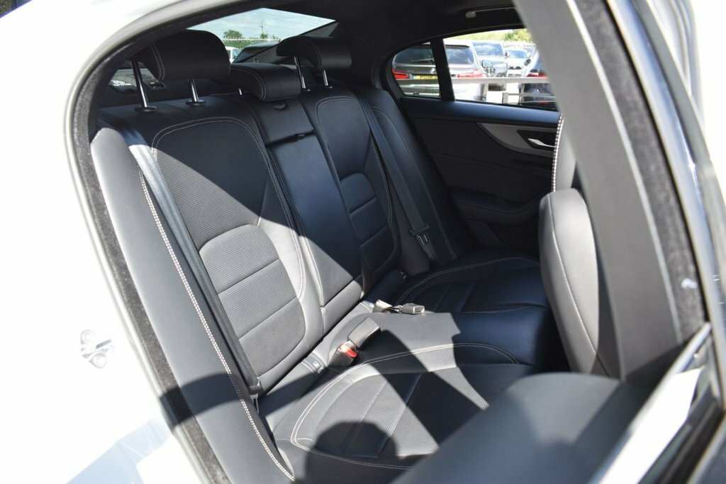 Jaguar XE 2.0I R-dynamic Black Saloon Euro 6 Black #22