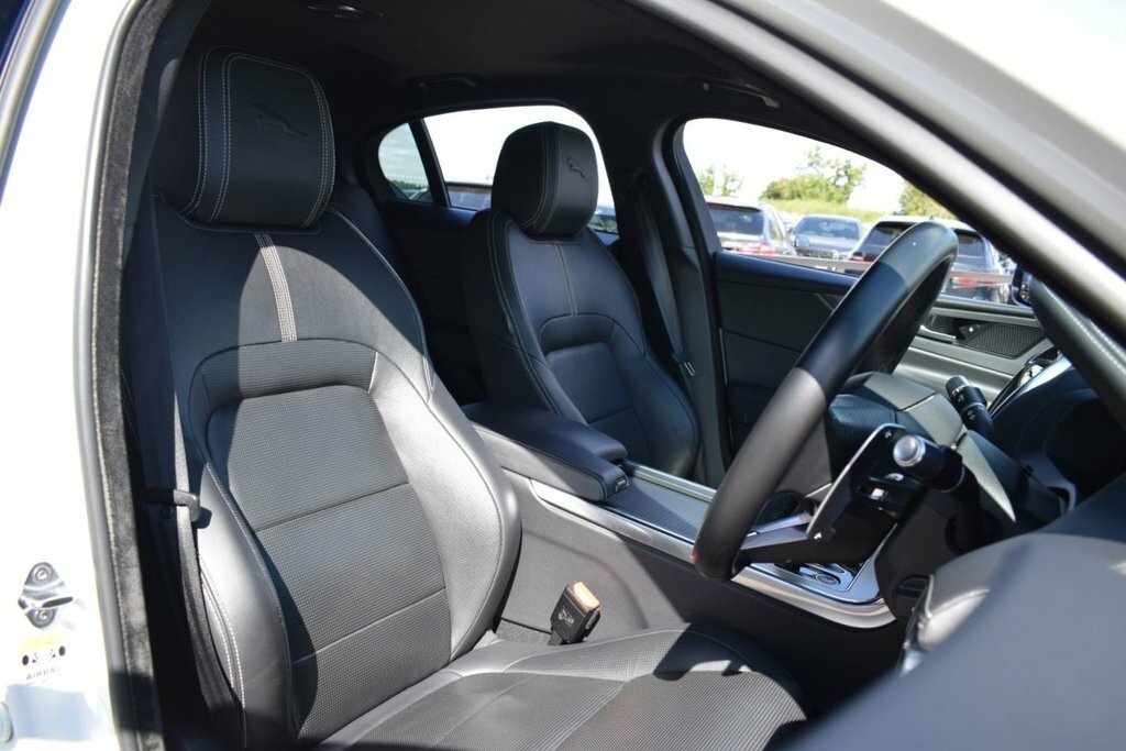 Jaguar XE 2.0I R-dynamic Black Saloon Euro 6 Black #14