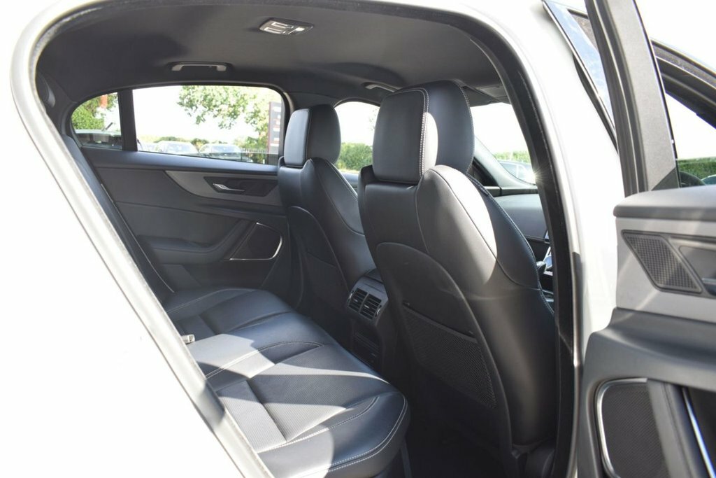 Jaguar XE 2.0I R-dynamic Black Saloon Euro 6 Black #21