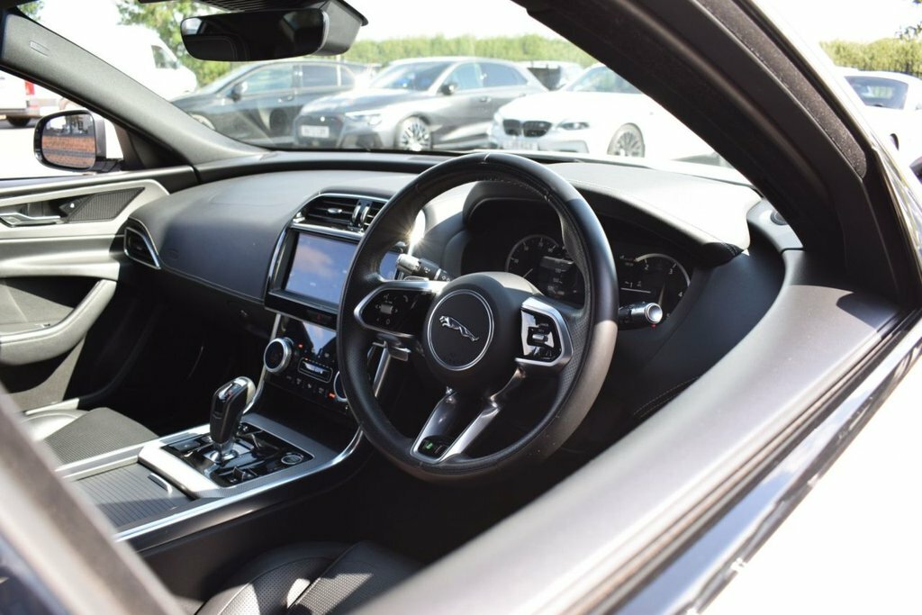 Jaguar XE 2.0I R-dynamic Black Saloon Euro 6 Black #11