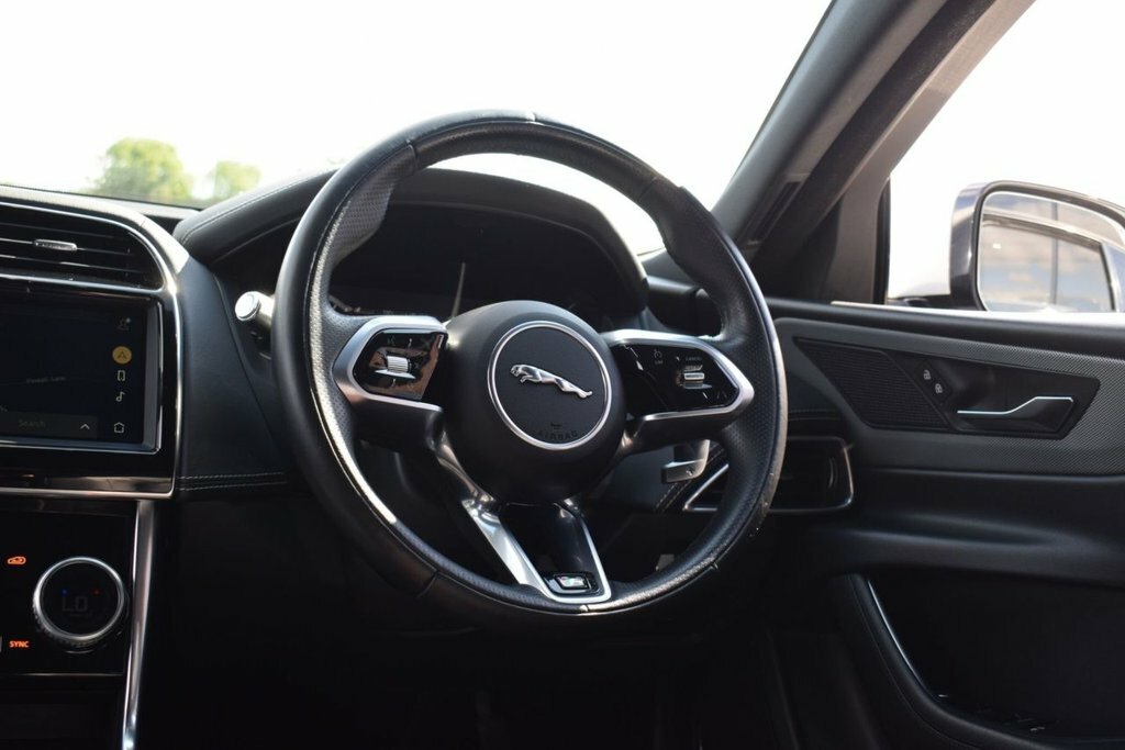 Jaguar XE 2.0I R-dynamic Black Saloon Euro 6 Black #26