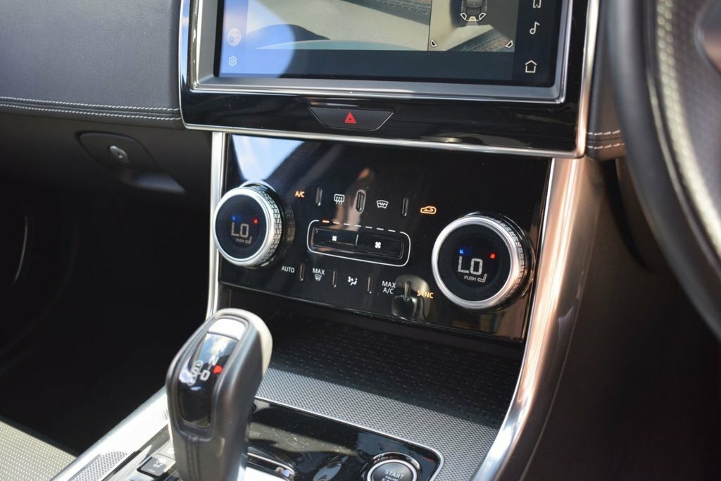 Jaguar XE 2.0I R-dynamic Black Saloon Euro 6 Black #19